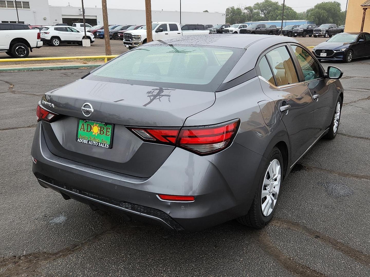 2021 Gun Metallic - KAD /Charcoal - G Nissan Sentra S Xtronic CVT (3N1AB8BV5MY) with an 2L I-4 gasoline direct injection, DOHC, variable valve control, regular unleaded, engine with 149HP engine, located at 4711 Ave Q, Lubbock, TX, 79412, (806) 687-2362, 33.551304, -101.855293 - Photo#3