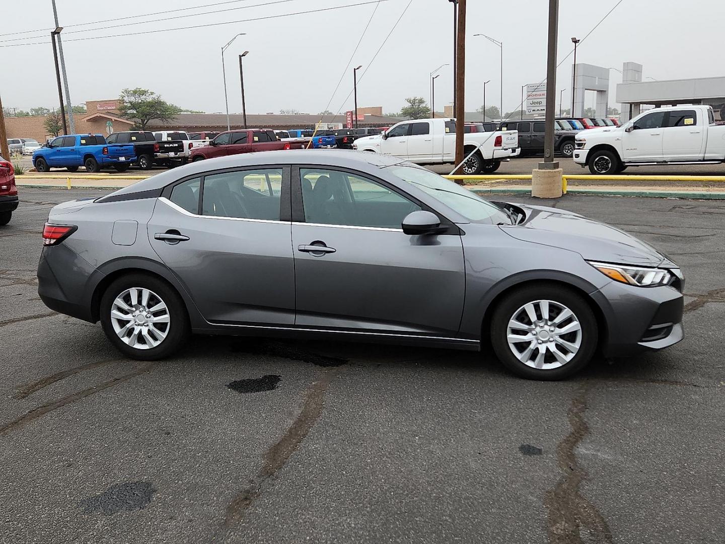 2021 Gun Metallic - KAD /Charcoal - G Nissan Sentra S Xtronic CVT (3N1AB8BV5MY) with an 2L I-4 gasoline direct injection, DOHC, variable valve control, regular unleaded, engine with 149HP engine, located at 4711 Ave Q, Lubbock, TX, 79412, (806) 687-2362, 33.551304, -101.855293 - Photo#4