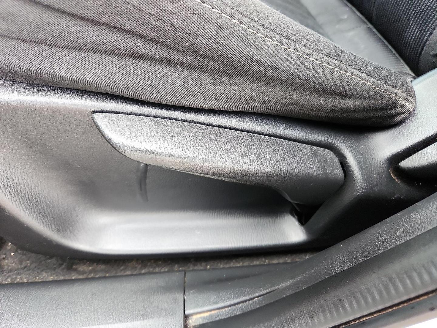 2019 Mazda CX-3 Sport (JM1DKDB70K1) with an SKYACTIV-G 2L I-4 gasoline direct injection, DOHC, variable valve control, regular unleaded, engine with 148HP engine, located at 4711 Ave Q, Lubbock, TX, 79412, (806) 687-2362, 33.551304, -101.855293 - Photo#11