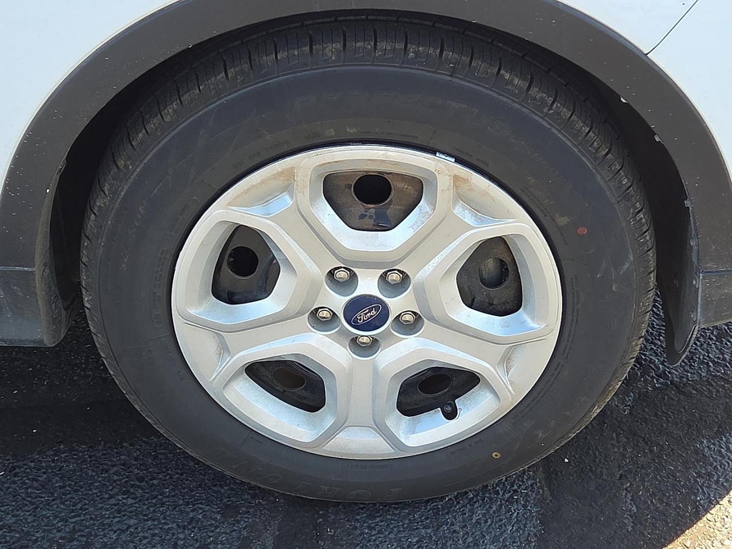 2019 Oxford White - YZ /Chromite Gray/Charcoal Black - 7B Ford Escape S (1FMCU0F71KU) with an Duratec 2.5L I-4 DOHC, iVCT variable valve control, regular unleaded, engine with 168HP engine, located at 4711 Ave Q, Lubbock, TX, 79412, (806) 687-2362, 33.551304, -101.855293 - Photo#9