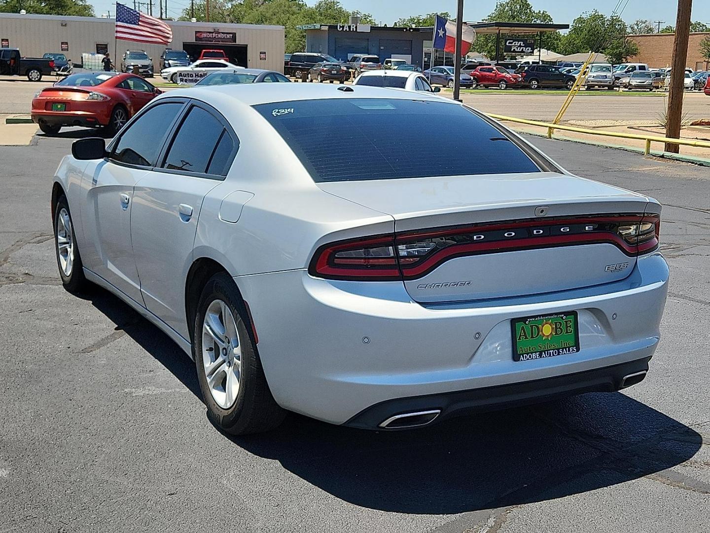 2020 SILVER Dodge Charger SXT RWD (2C3CDXBG9LH) with an Pentastar 3.6L V-6 DOHC, variable valve control, regular unleaded, engine with 292HP engine, located at 4711 Ave Q, Lubbock, TX, 79412, (806) 687-2362, 33.551304, -101.855293 - Photo#2
