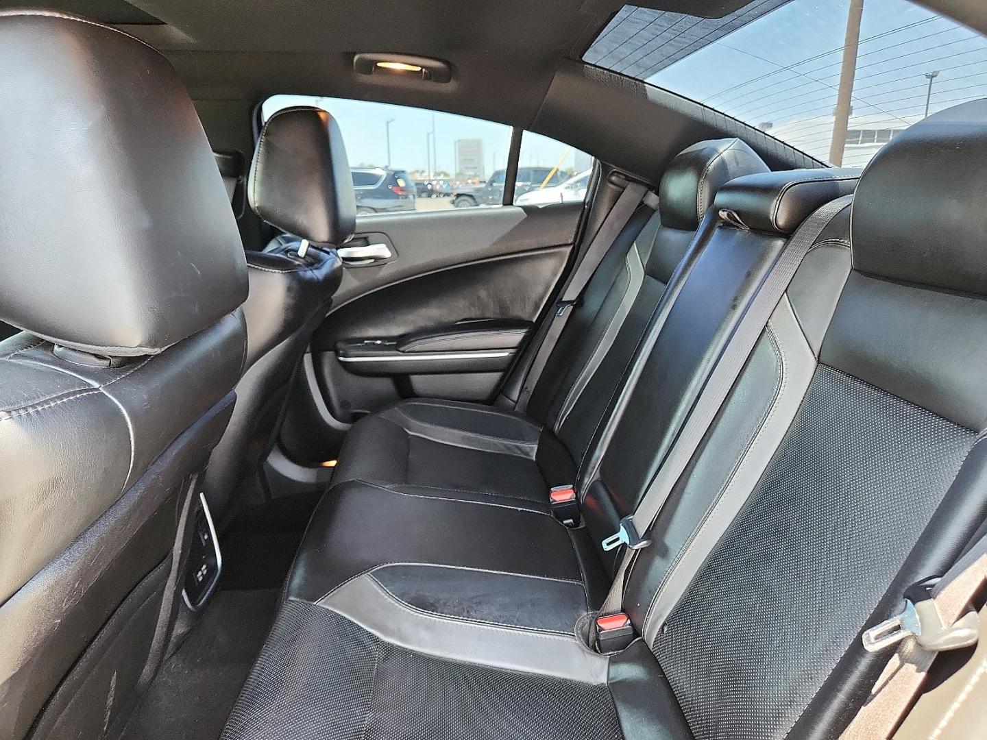2020 SILVER Dodge Charger SXT RWD (2C3CDXBG9LH) with an Pentastar 3.6L V-6 DOHC, variable valve control, regular unleaded, engine with 292HP engine, located at 4711 Ave Q, Lubbock, TX, 79412, (806) 687-2362, 33.551304, -101.855293 - Photo#8