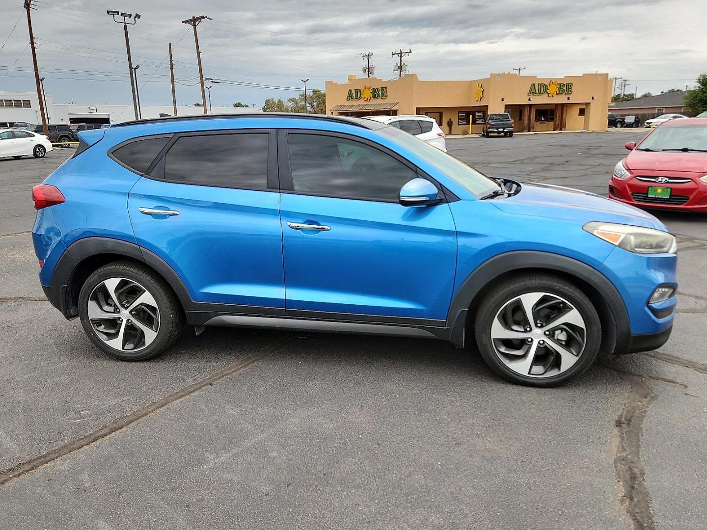 2016 BLUE Hyundai Tucson Limited (KM8J33A21GU) with an 1.6L I-4 gasoline direct injection, DOHC, variable valve control, intercooled turbo, regular unleaded, engine with 175HP engine, located at 4711 Ave Q, Lubbock, TX, 79412, (806) 687-2362, 33.551304, -101.855293 - Photo#4