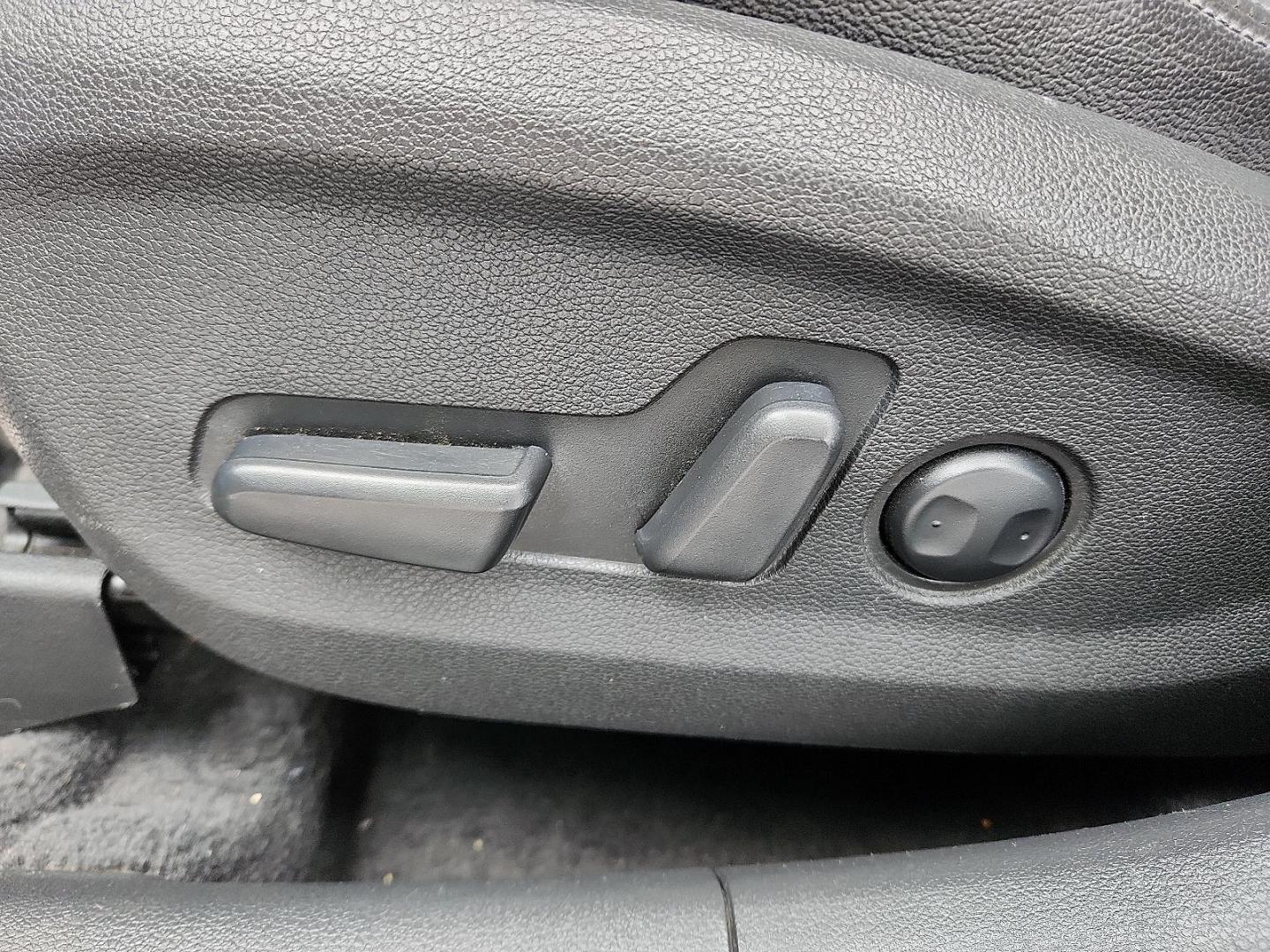 2016 BLUE Hyundai Tucson Limited (KM8J33A21GU) with an 1.6L I-4 gasoline direct injection, DOHC, variable valve control, intercooled turbo, regular unleaded, engine with 175HP engine, located at 4711 Ave Q, Lubbock, TX, 79412, (806) 687-2362, 33.551304, -101.855293 - Photo#12