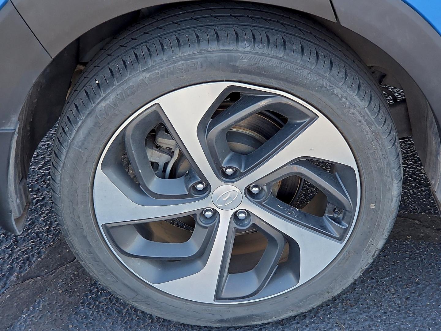 2016 Caribbean Blue - R5U /Black - TRY Hyundai Tucson Limited (KM8J33A21GU) with an 1.6L I-4 direct injection, DOHC, variable valve control, intercooled turbo, regular gasoline, engine with 175HP engine, located at 4711 Ave Q, Lubbock, TX, 79412, (806) 687-2362, 33.551304, -101.855293- Photo#9