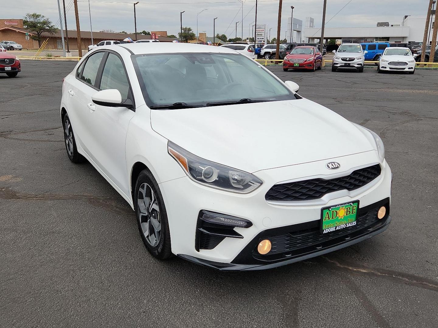 2021 Clear White - UD /Black - WK Kia Forte LXS (3KPF24AD9ME) with an 2L I-4 DOHC, D-CVVT variable valve control, regular unleaded, engine with 147HP engine, located at 4711 Ave Q, Lubbock, TX, 79412, (806) 687-2362, 33.551304, -101.855293 - Photo#5