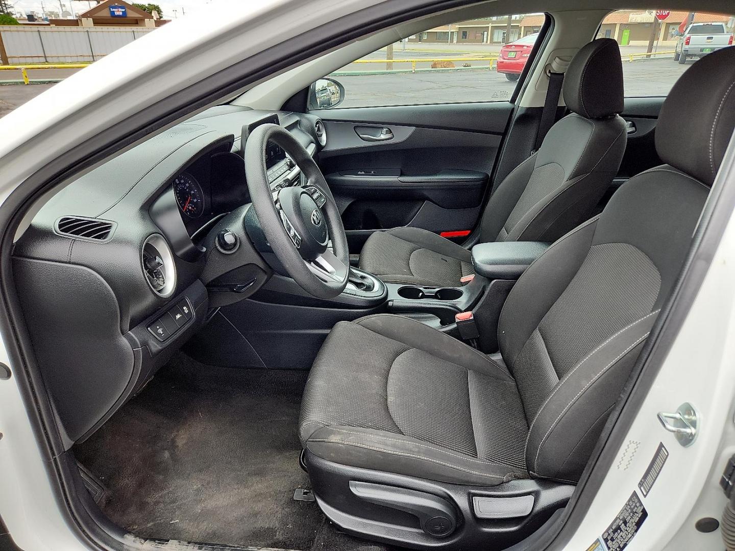 2021 Clear White - UD /Black - WK Kia Forte LXS (3KPF24AD9ME) with an 2L I-4 DOHC, D-CVVT variable valve control, regular unleaded, engine with 147HP engine, located at 4711 Ave Q, Lubbock, TX, 79412, (806) 687-2362, 33.551304, -101.855293 - Photo#9