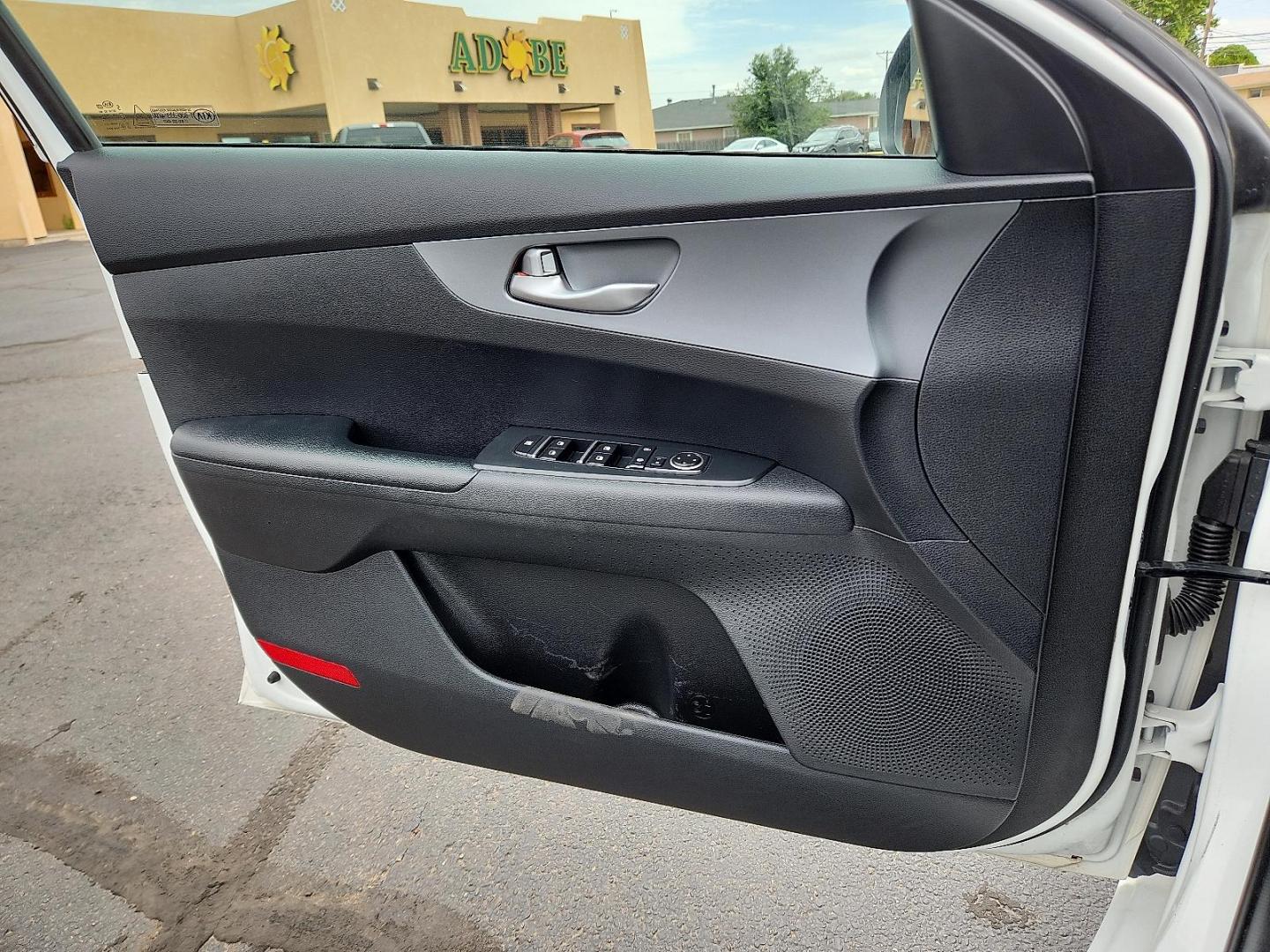 2021 Clear White - UD /Black - WK Kia Forte LXS (3KPF24AD9ME) with an 2L I-4 DOHC, D-CVVT variable valve control, regular unleaded, engine with 147HP engine, located at 4711 Ave Q, Lubbock, TX, 79412, (806) 687-2362, 33.551304, -101.855293 - Photo#11