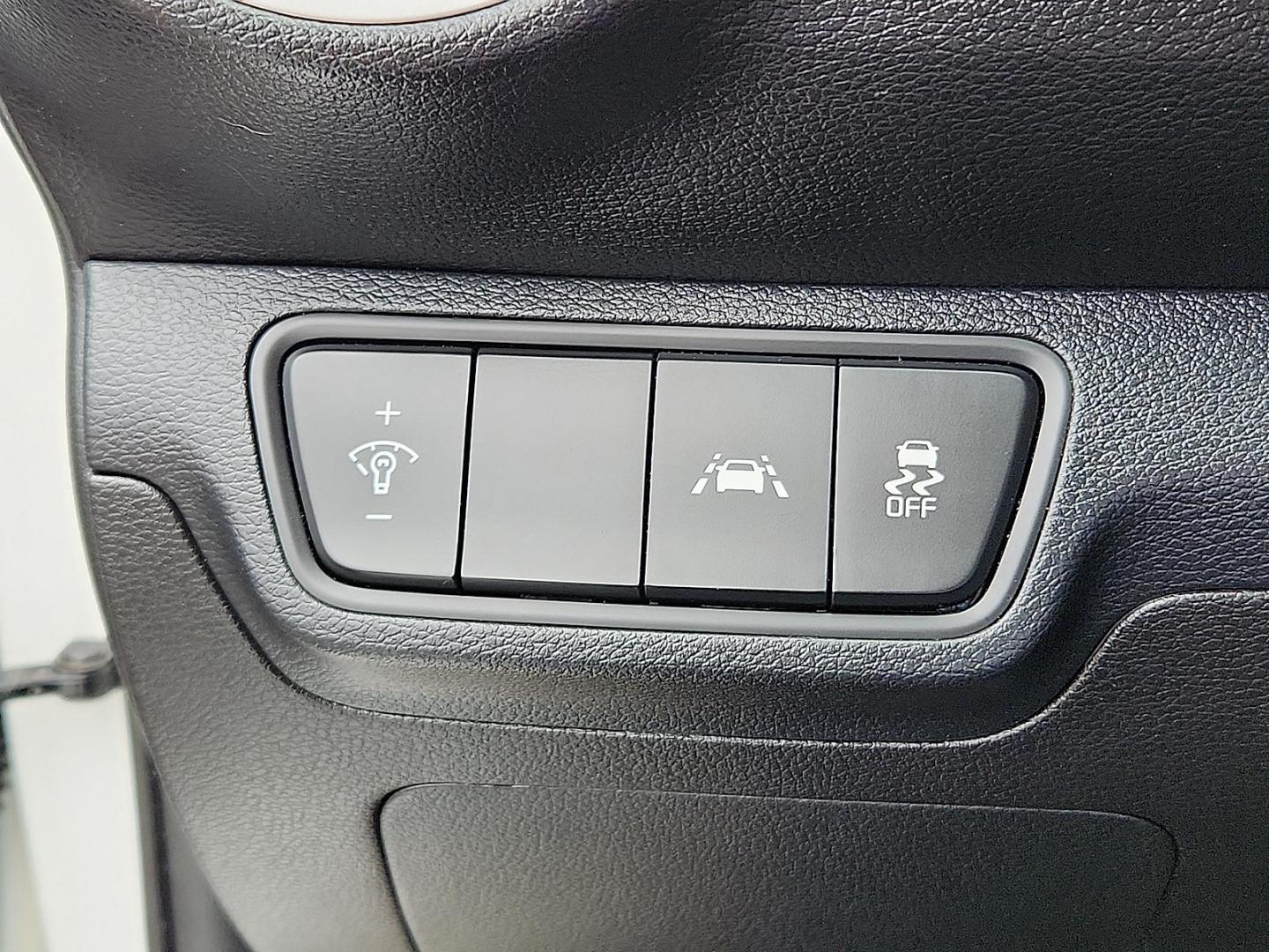 2021 Clear White - UD /Black - WK Kia Forte LXS (3KPF24AD9ME) with an 2L I-4 DOHC, D-CVVT variable valve control, regular unleaded, engine with 147HP engine, located at 4711 Ave Q, Lubbock, TX, 79412, (806) 687-2362, 33.551304, -101.855293 - Photo#18
