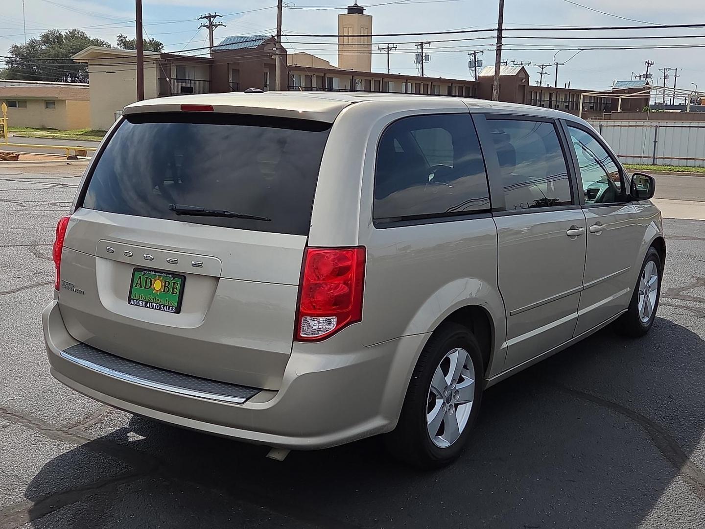 2016 Cashmere/Sandstone Pearlcoat - PFS /Black/Light Graystone - X1 Dodge Grand Caravan SE (2C4RDGBG4GR) with an Pentastar 3.6L V-6 DOHC, variable valve control, regular unleaded, engine with 283HP engine, located at 4711 Ave Q, Lubbock, TX, 79412, (806) 687-2362, 33.551304, -101.855293 - Photo#4