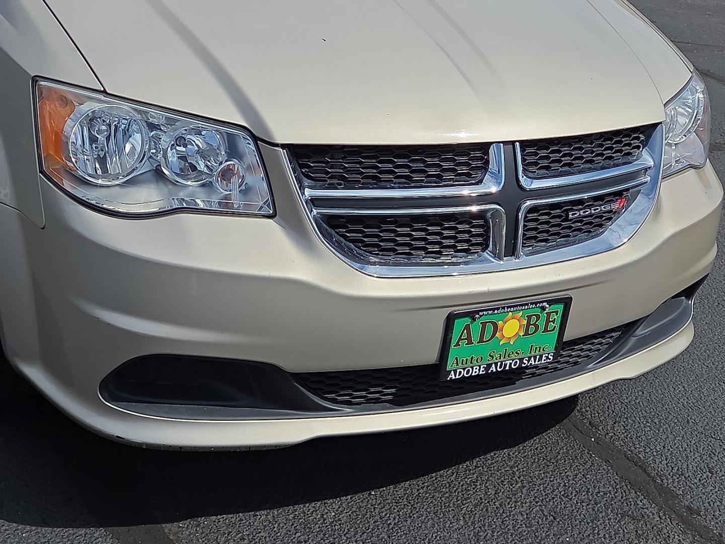 2016 Cashmere/Sandstone Pearlcoat - PFS /Black/Light Graystone - X1 Dodge Grand Caravan SE (2C4RDGBG4GR) with an Pentastar 3.6L V-6 DOHC, variable valve control, regular unleaded, engine with 283HP engine, located at 4711 Ave Q, Lubbock, TX, 79412, (806) 687-2362, 33.551304, -101.855293 - Photo#8
