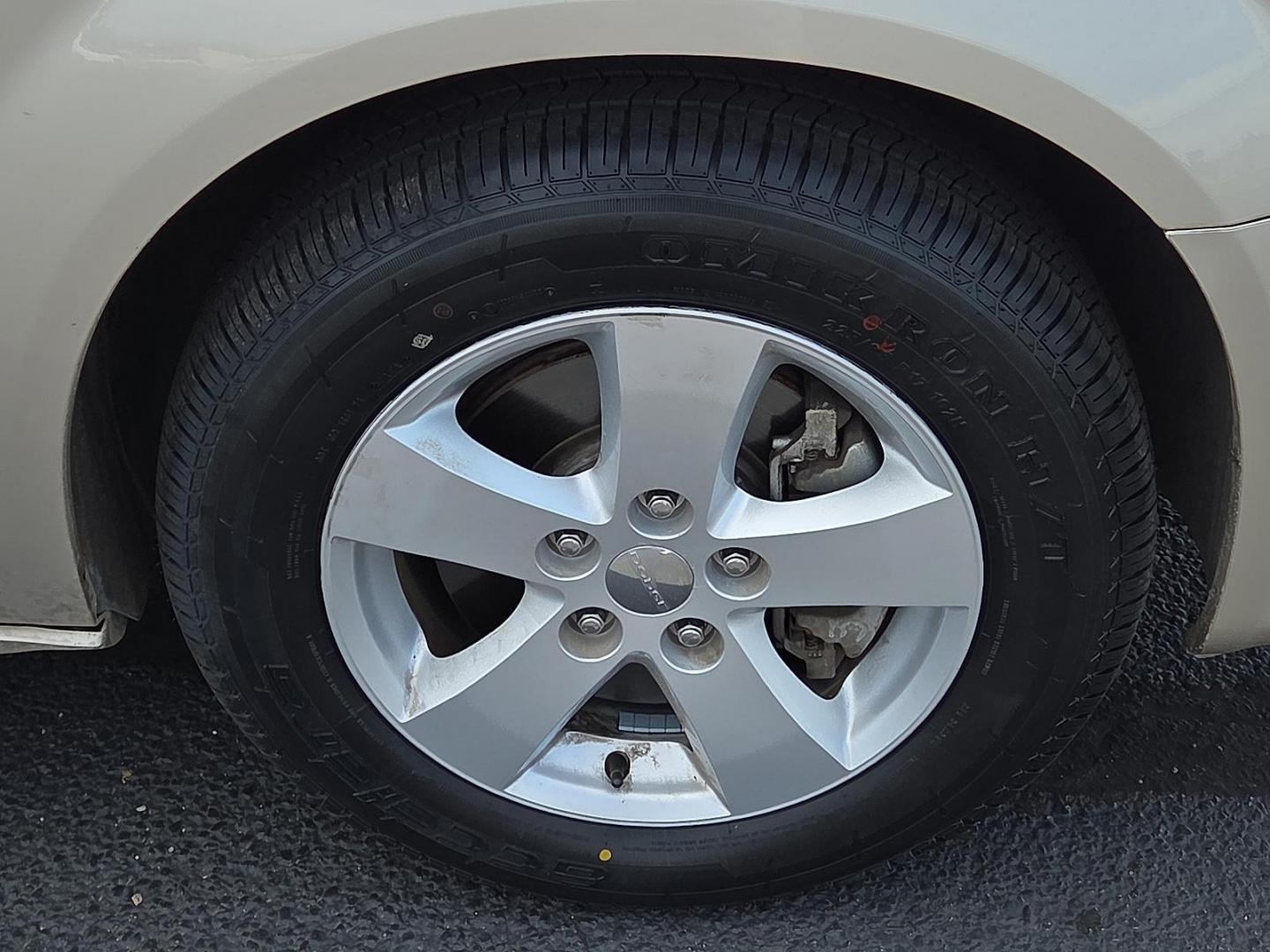 2016 Cashmere/Sandstone Pearlcoat - PFS /Black/Light Graystone - X1 Dodge Grand Caravan SE (2C4RDGBG4GR) with an Pentastar 3.6L V-6 DOHC, variable valve control, regular unleaded, engine with 283HP engine, located at 4711 Ave Q, Lubbock, TX, 79412, (806) 687-2362, 33.551304, -101.855293 - Photo#10