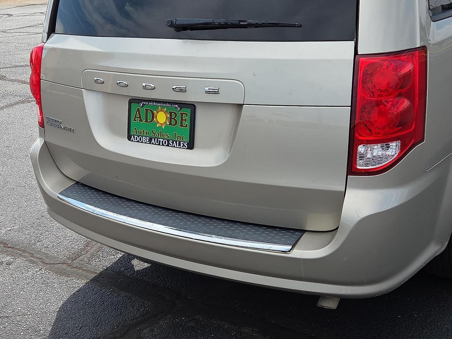 2016 Cashmere/Sandstone Pearlcoat - PFS /Black/Light Graystone - X1 Dodge Grand Caravan SE (2C4RDGBG4GR) with an Pentastar 3.6L V-6 DOHC, variable valve control, regular unleaded, engine with 283HP engine, located at 4711 Ave Q, Lubbock, TX, 79412, (806) 687-2362, 33.551304, -101.855293 - Photo#15