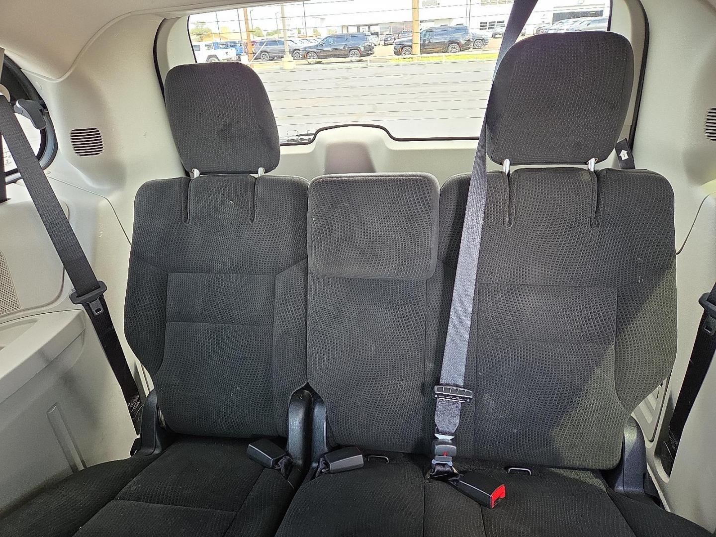 2016 Cashmere/Sandstone Pearlcoat - PFS /Black/Light Graystone - X1 Dodge Grand Caravan SE (2C4RDGBG4GR) with an Pentastar 3.6L V-6 DOHC, variable valve control, regular unleaded, engine with 283HP engine, located at 4711 Ave Q, Lubbock, TX, 79412, (806) 687-2362, 33.551304, -101.855293 - Photo#19