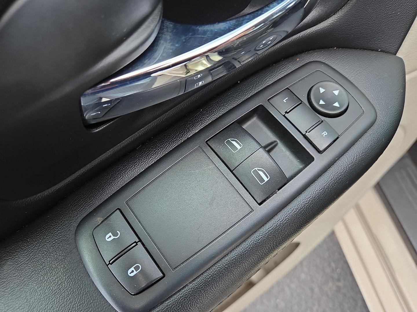 2016 Cashmere/Sandstone Pearlcoat - PFS /Black/Light Graystone - X1 Dodge Grand Caravan SE (2C4RDGBG4GR) with an Pentastar 3.6L V-6 DOHC, variable valve control, regular unleaded, engine with 283HP engine, located at 4711 Ave Q, Lubbock, TX, 79412, (806) 687-2362, 33.551304, -101.855293 - Photo#22