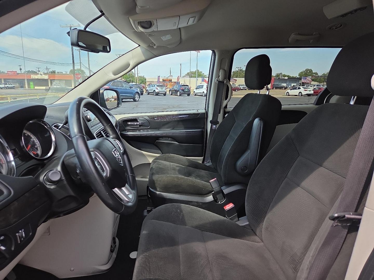 2016 Cashmere/Sandstone Pearlcoat - PFS /Black/Light Graystone - X1 Dodge Grand Caravan SE (2C4RDGBG4GR) with an Pentastar 3.6L V-6 DOHC, variable valve control, regular unleaded, engine with 283HP engine, located at 4711 Ave Q, Lubbock, TX, 79412, (806) 687-2362, 33.551304, -101.855293 - Photo#23