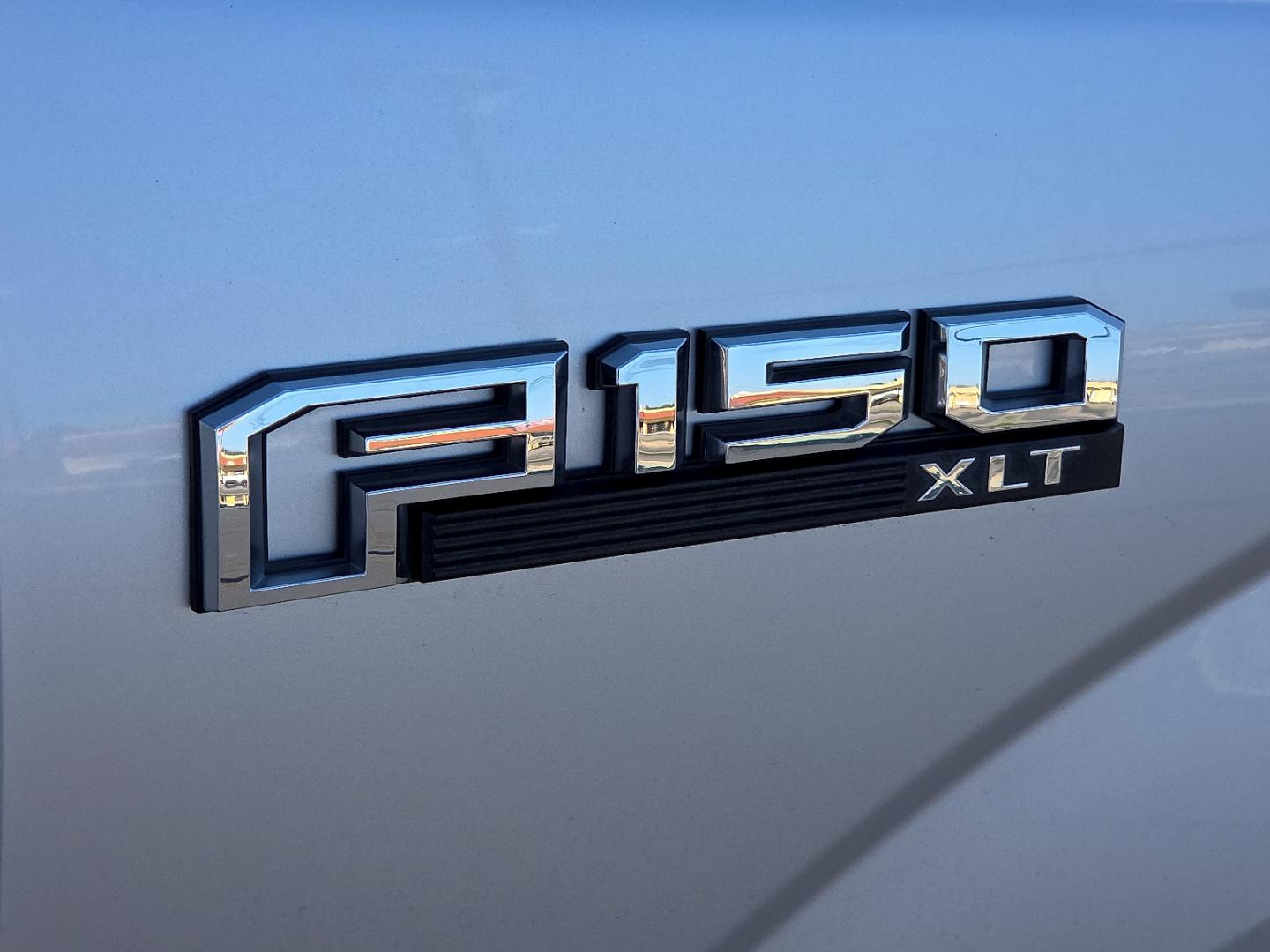 2018 Ingot Silver Metallic - UX /Medium Earth Gray - MG Ford F-150 XLT (1FTEW1EB6JF) with an 3.3L V-6 port/direct injection, DOHC, Ti-VCT variable valve control, regular gasoline, engine with 290HP engine, located at 4711 Ave Q, Lubbock, TX, 79412, (806) 687-2362, 33.551304, -101.855293- Photo#9