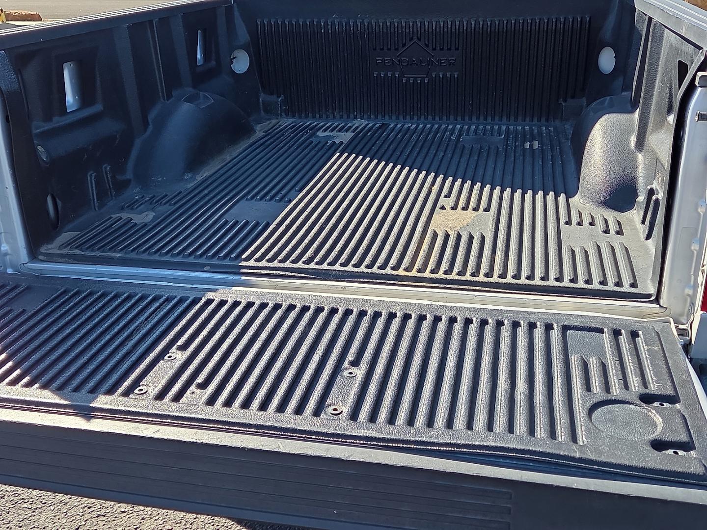 2018 Ingot Silver Metallic - UX /Medium Earth Gray - MG Ford F-150 XLT (1FTEW1EB6JF) with an 3.3L V-6 port/direct injection, DOHC, Ti-VCT variable valve control, regular gasoline, engine with 290HP engine, located at 4711 Ave Q, Lubbock, TX, 79412, (806) 687-2362, 33.551304, -101.855293- Photo#14