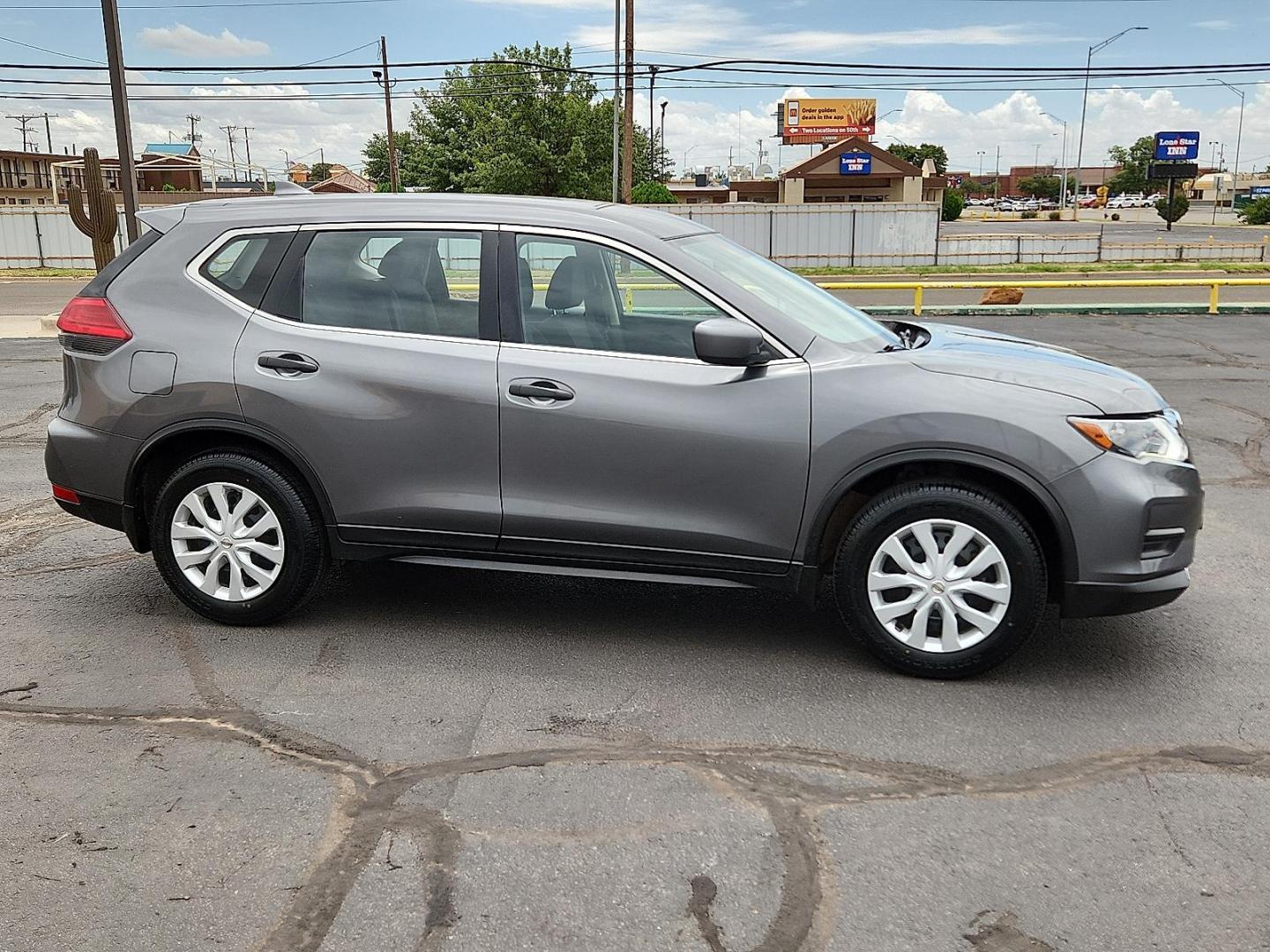 2017 GRAY Nissan Rogue S (JN8AT2MT7HW) with an 2.5L I-4 DOHC, variable valve control, regular unleaded, engine with 170HP engine, located at 4711 Ave Q, Lubbock, TX, 79412, (806) 687-2362, 33.551304, -101.855293 - Photo#4