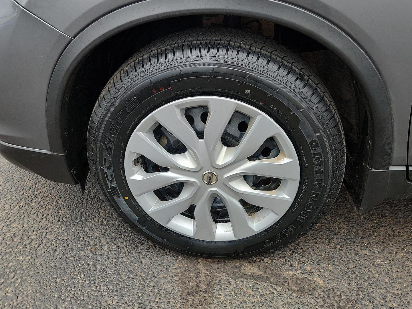 2017 GRAY Nissan Rogue S (JN8AT2MT7HW) with an 2.5L I-4 DOHC, variable valve control, regular unleaded, engine with 170HP engine, located at 4711 Ave Q, Lubbock, TX, 79412, (806) 687-2362, 33.551304, -101.855293 - Photo#6