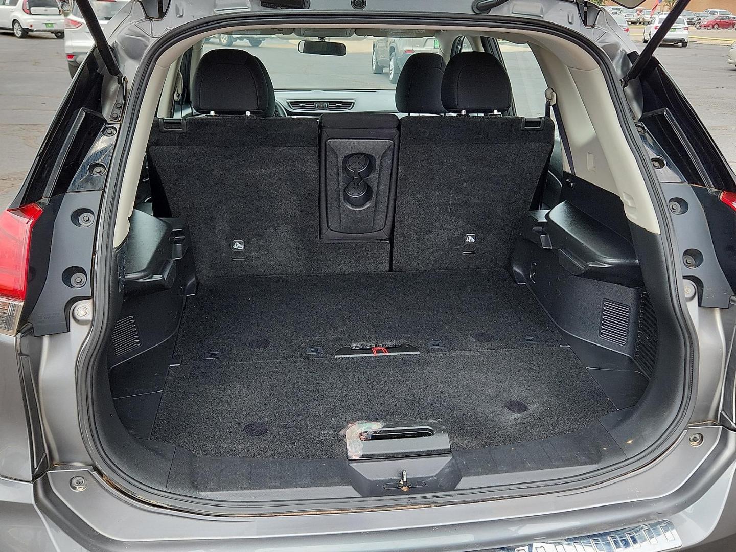 2017 GRAY Nissan Rogue S (JN8AT2MT7HW) with an 2.5L I-4 DOHC, variable valve control, regular unleaded, engine with 170HP engine, located at 4711 Ave Q, Lubbock, TX, 79412, (806) 687-2362, 33.551304, -101.855293 - Photo#7