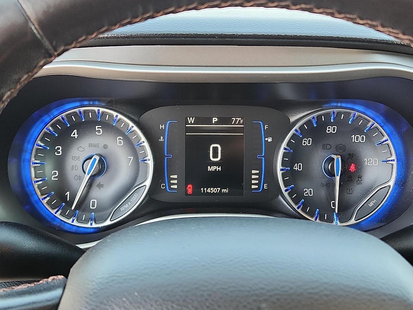 2020 SILVER Chrysler Pacifica Touring L (2C4RC1BGXLR) with an 3.6L V-6 DOHC, VVT variable valve control, regular unleaded, engine with cylinder deactivation and 287HP engine, located at 4711 Ave Q, Lubbock, TX, 79412, (806) 687-2362, 33.551304, -101.855293 - Photo#16
