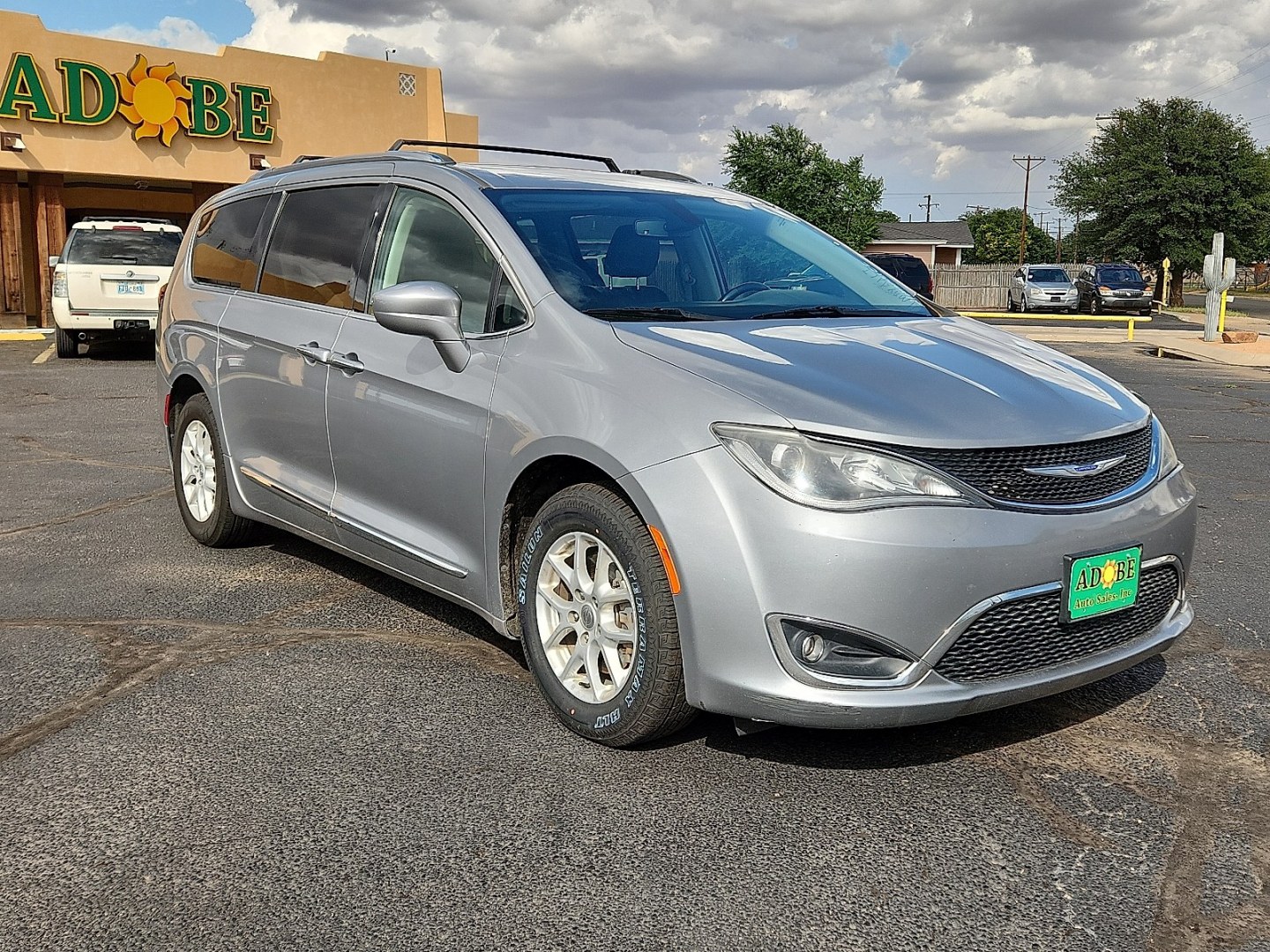 2020 SILVER /Black/Alloy - XP Chrysler Pacifica Touring L (2C4RC1BGXLR) with an 3.6L V-6 DOHC, VVT variable valve control, regular unleaded, engine with cylinder deactivation and 287HP engine, located at 4711 Ave Q, Lubbock, TX, 79412, (806) 687-2362, 33.551304, -101.855293 - Photo#5