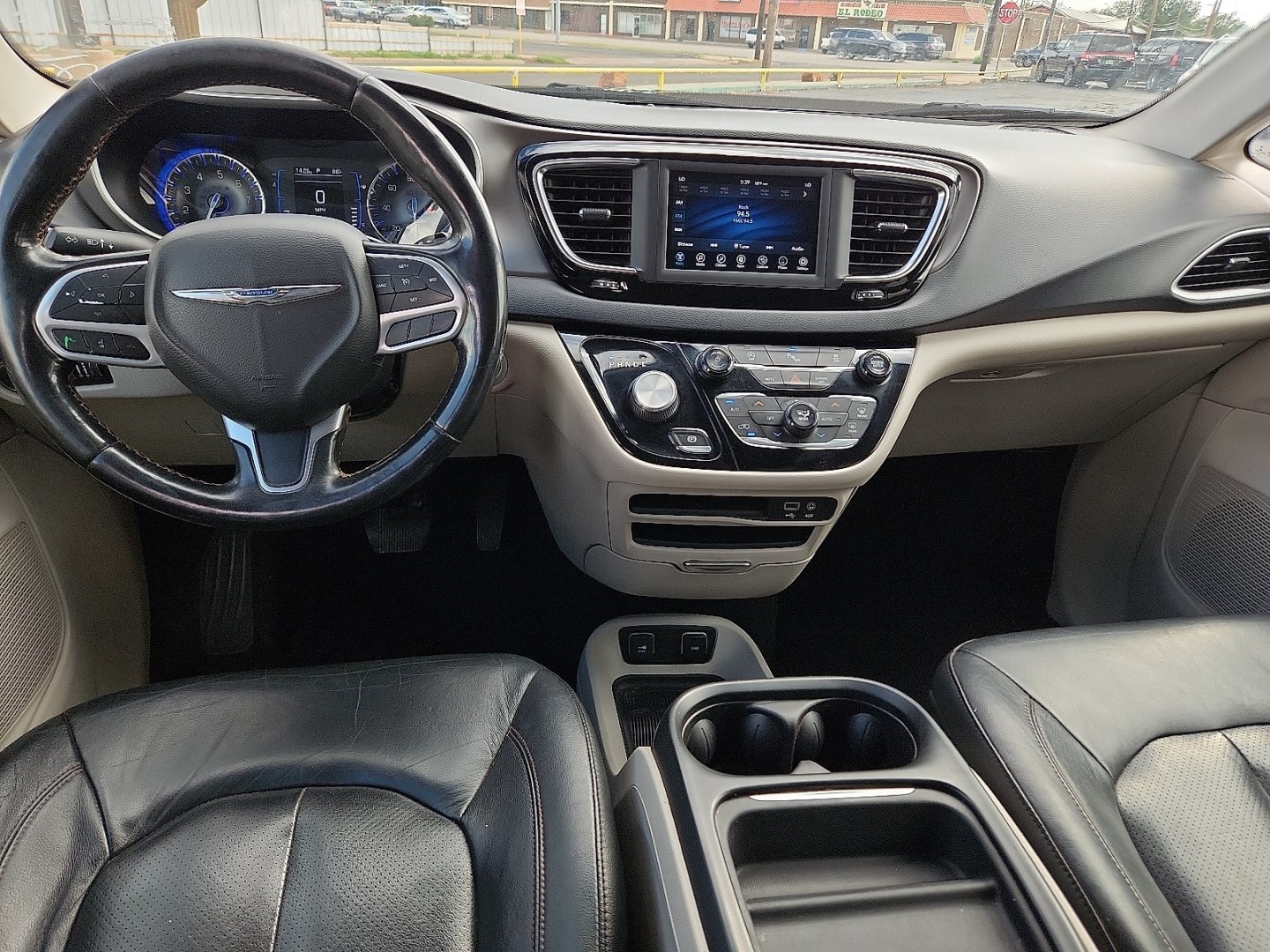 2020 SILVER /Black/Alloy - XP Chrysler Pacifica Touring L (2C4RC1BGXLR) with an 3.6L V-6 DOHC, VVT variable valve control, regular unleaded, engine with cylinder deactivation and 287HP engine, located at 4711 Ave Q, Lubbock, TX, 79412, (806) 687-2362, 33.551304, -101.855293 - Photo#13