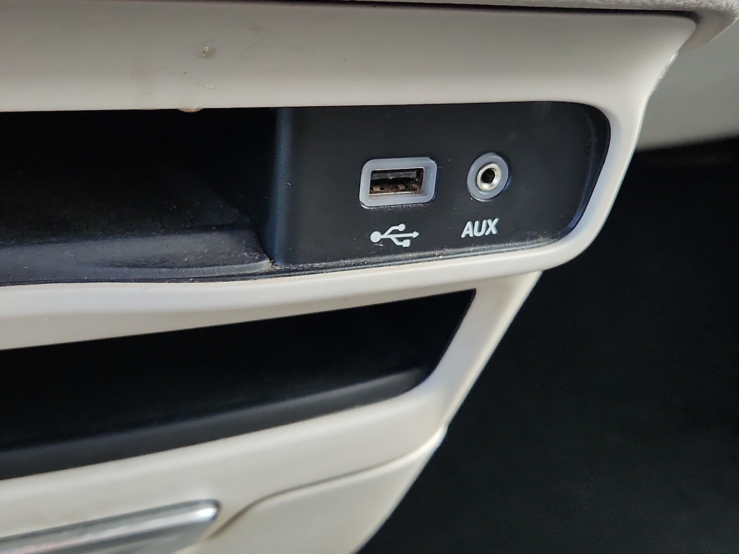 2020 SILVER /Black/Alloy - XP Chrysler Pacifica Touring L (2C4RC1BGXLR) with an 3.6L V-6 DOHC, VVT variable valve control, regular unleaded, engine with cylinder deactivation and 287HP engine, located at 4711 Ave Q, Lubbock, TX, 79412, (806) 687-2362, 33.551304, -101.855293 - Photo#19