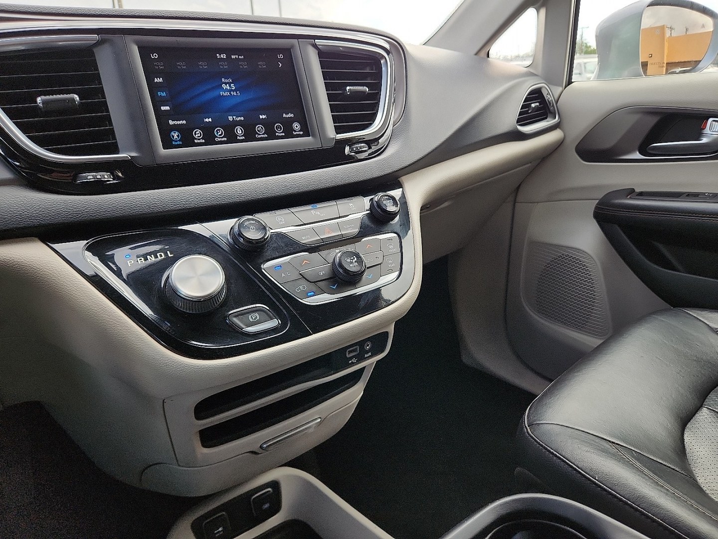 2020 SILVER /Black/Alloy - XP Chrysler Pacifica Touring L (2C4RC1BGXLR) with an 3.6L V-6 DOHC, VVT variable valve control, regular unleaded, engine with cylinder deactivation and 287HP engine, located at 4711 Ave Q, Lubbock, TX, 79412, (806) 687-2362, 33.551304, -101.855293 - Photo#29