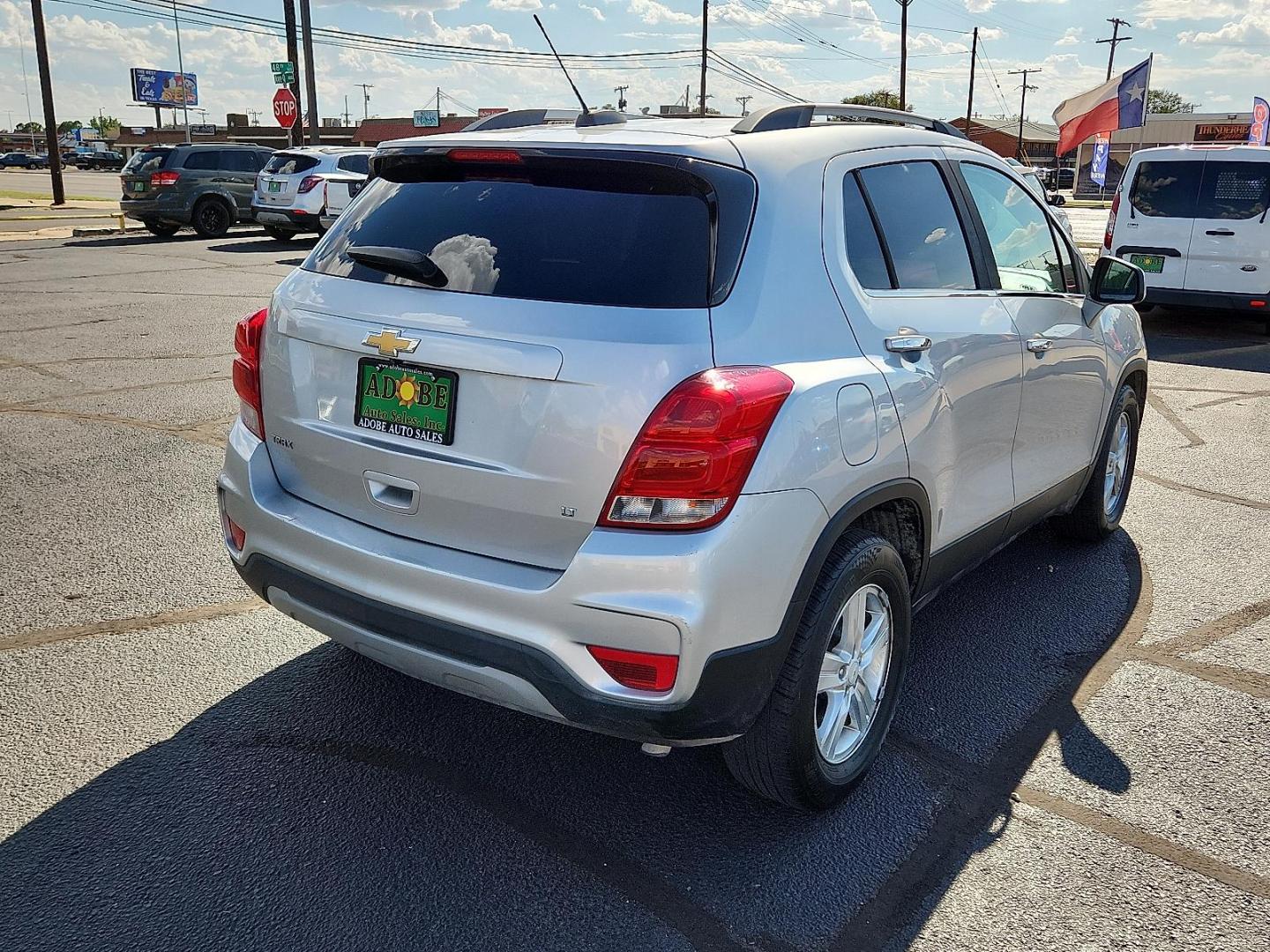 2018 SILVER Chevrolet Trax LT (KL7CJLSB4JB) with an ECOTEC 1.4L I-4 DOHC, VVT variable valve control, intercooled turbo, regular unleaded, engine with 138HP engine, located at 4711 Ave Q, Lubbock, TX, 79412, (806) 687-2362, 33.551304, -101.855293 - Photo#3