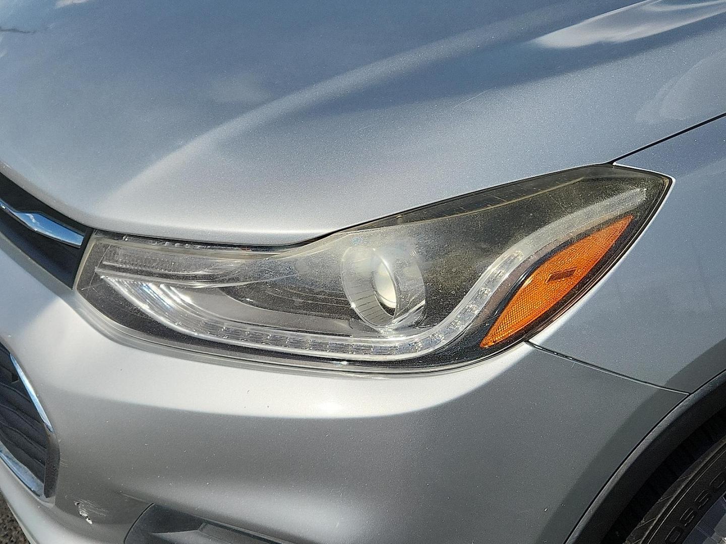 2018 SILVER Chevrolet Trax LT (KL7CJLSB4JB) with an ECOTEC 1.4L I-4 DOHC, VVT variable valve control, intercooled turbo, regular unleaded, engine with 138HP engine, located at 4711 Ave Q, Lubbock, TX, 79412, (806) 687-2362, 33.551304, -101.855293 - Photo#6