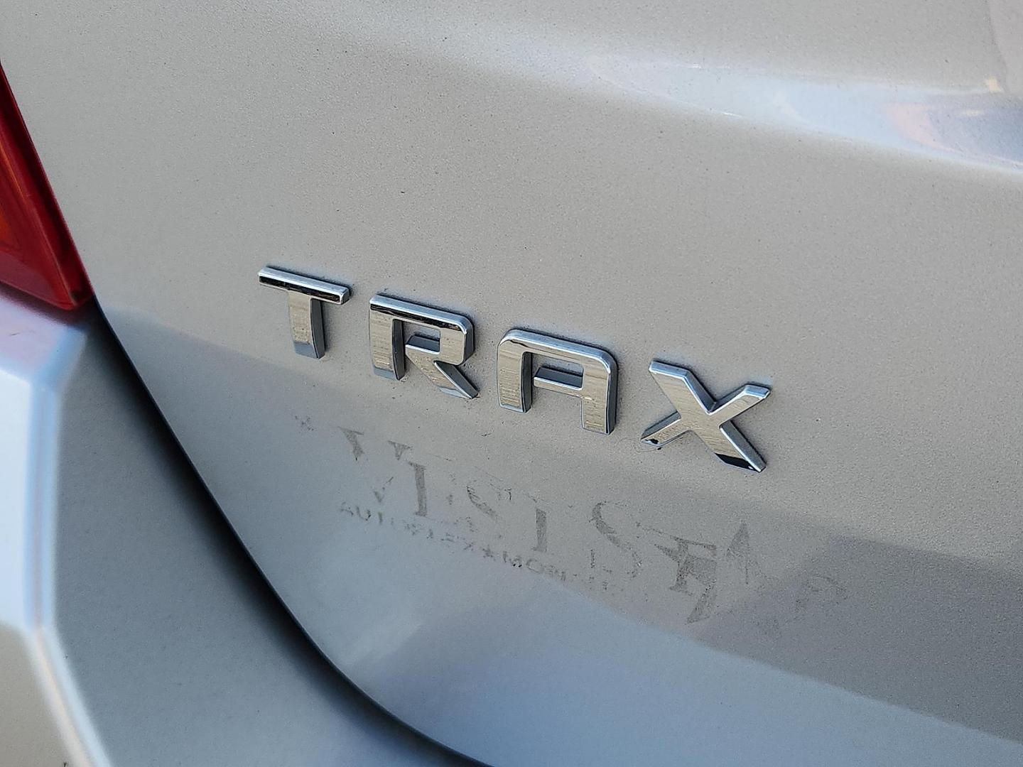 2018 SILVER Chevrolet Trax LT (KL7CJLSB4JB) with an ECOTEC 1.4L I-4 DOHC, VVT variable valve control, intercooled turbo, regular unleaded, engine with 138HP engine, located at 4711 Ave Q, Lubbock, TX, 79412, (806) 687-2362, 33.551304, -101.855293 - Photo#8