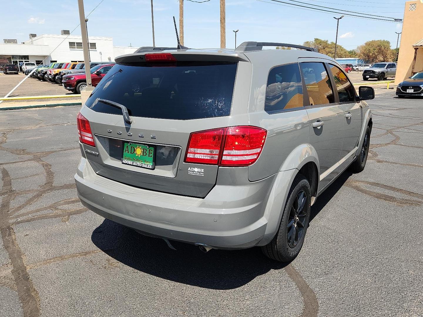 2020 GRAY Dodge Journey SE Value (3C4PDCABXLT) with an Tigershark MultiAir 2.4L I-4 DOHC, VVT variable valve control, regular unleaded, engine with 173HP engine, located at 4711 Ave Q, Lubbock, TX, 79412, (806) 687-2362, 33.551304, -101.855293 - Photo#3