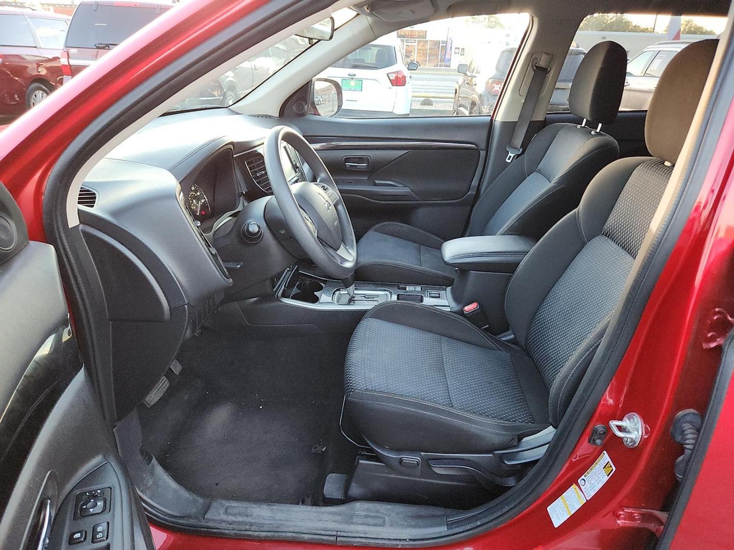 2020 RED Mitsubishi Outlander ES 2.4 (JA4AD2A31LZ) with an 2.4L I-4 MIVEC variable valve control, regular unleaded, engine with 166HP engine, located at 4711 Ave Q, Lubbock, TX, 79412, (806) 687-2362, 33.551304, -101.855293 - Photo#12