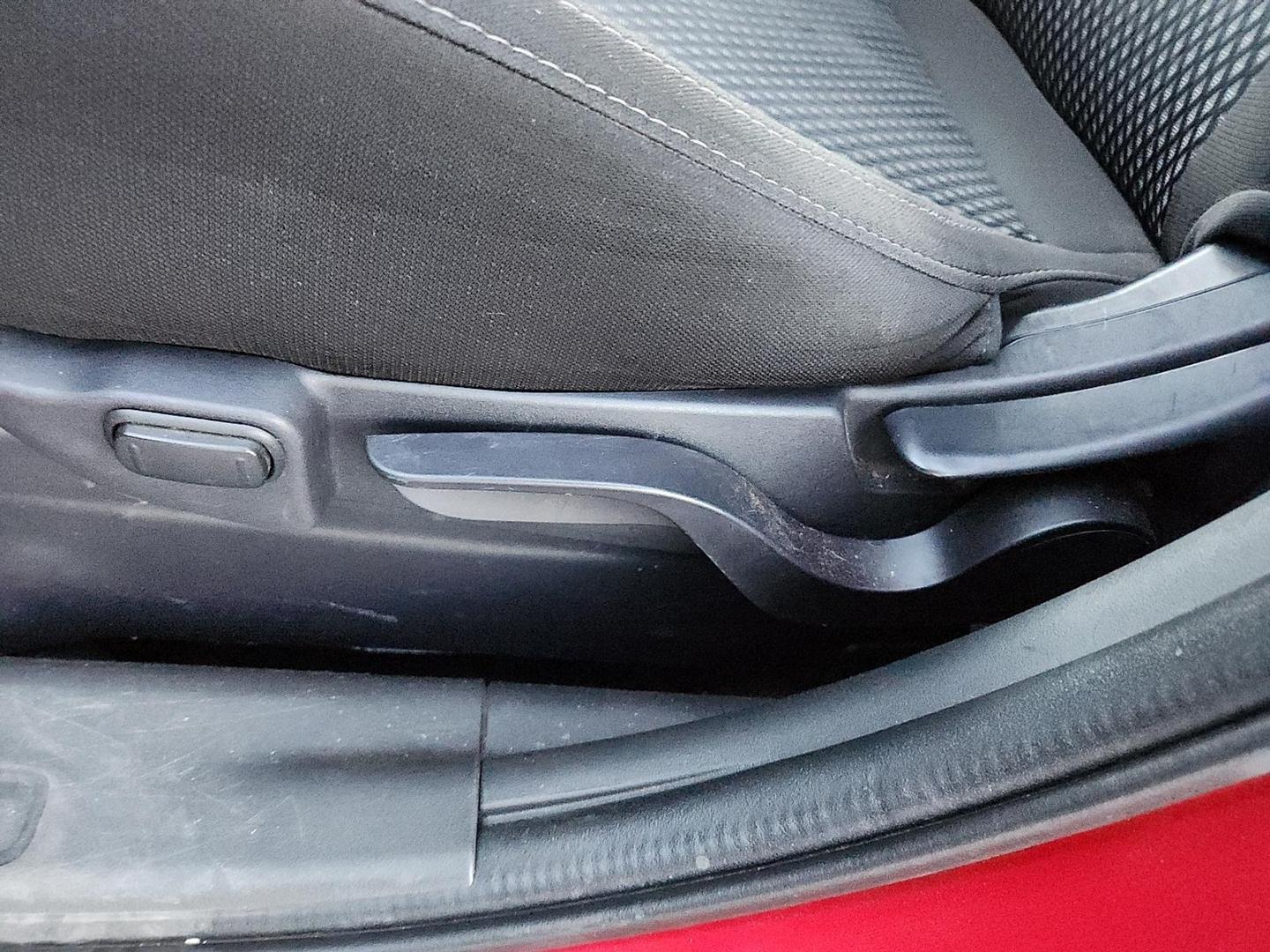 2020 RED Mitsubishi Outlander ES 2.4 (JA4AD2A31LZ) with an 2.4L I-4 MIVEC variable valve control, regular unleaded, engine with 166HP engine, located at 4711 Ave Q, Lubbock, TX, 79412, (806) 687-2362, 33.551304, -101.855293 - Photo#13