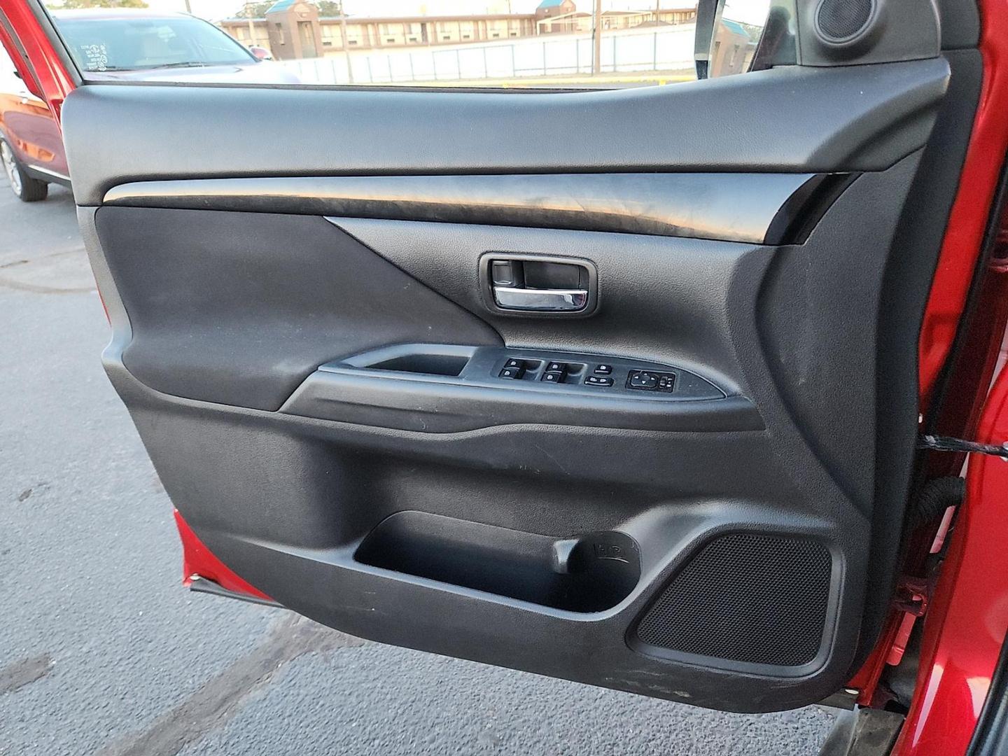 2020 RED Mitsubishi Outlander ES 2.4 (JA4AD2A31LZ) with an 2.4L I-4 MIVEC variable valve control, regular unleaded, engine with 166HP engine, located at 4711 Ave Q, Lubbock, TX, 79412, (806) 687-2362, 33.551304, -101.855293 - Photo#14