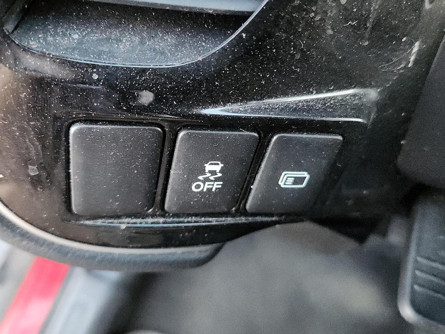 2020 RED Mitsubishi Outlander ES 2.4 (JA4AD2A31LZ) with an 2.4L I-4 MIVEC variable valve control, regular unleaded, engine with 166HP engine, located at 4711 Ave Q, Lubbock, TX, 79412, (806) 687-2362, 33.551304, -101.855293 - Photo#24