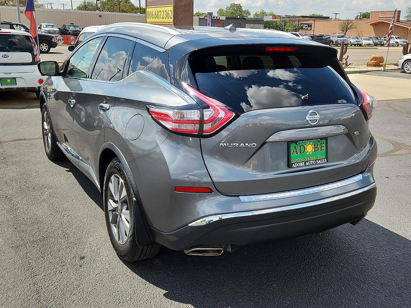2015 GRAY Nissan Murano SL (5N1AZ2MG8FN) with an 3.5L V-6 DOHC, variable valve control, regular unleaded, engine with 260HP engine, located at 4711 Ave Q, Lubbock, TX, 79412, (806) 687-2362, 33.551304, -101.855293 - Photo#2