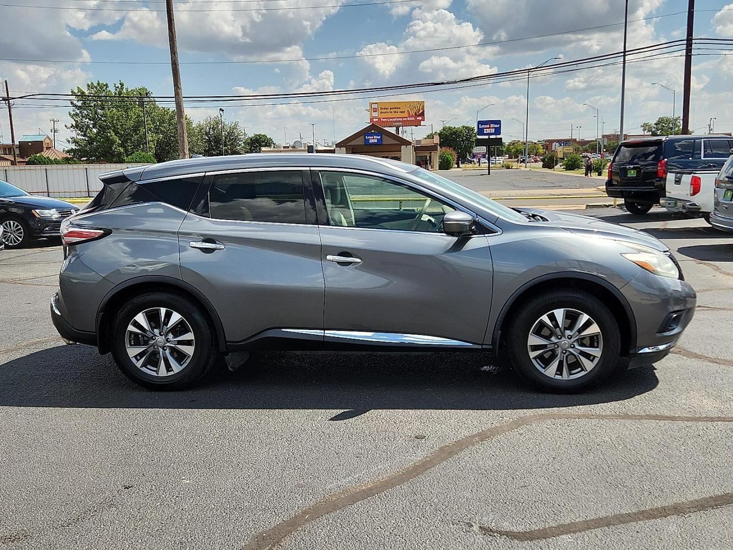 2015 GRAY Nissan Murano SL (5N1AZ2MG8FN) with an 3.5L V-6 DOHC, variable valve control, regular unleaded, engine with 260HP engine, located at 4711 Ave Q, Lubbock, TX, 79412, (806) 687-2362, 33.551304, -101.855293 - Photo#4