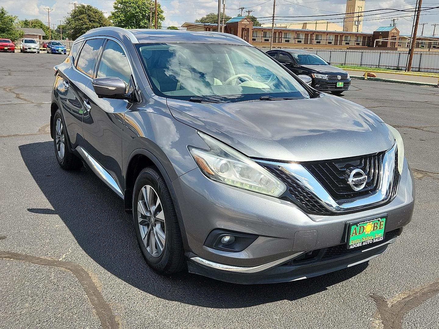 2015 GRAY Nissan Murano SL (5N1AZ2MG8FN) with an 3.5L V-6 DOHC, variable valve control, regular unleaded, engine with 260HP engine, located at 4711 Ave Q, Lubbock, TX, 79412, (806) 687-2362, 33.551304, -101.855293 - Photo#5