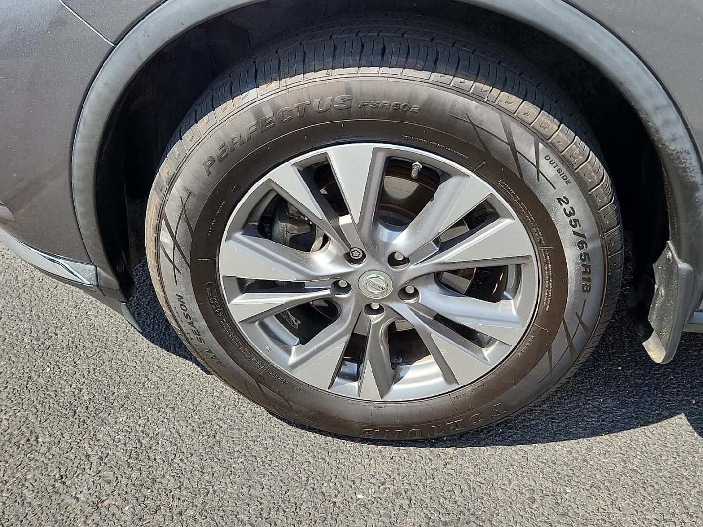 2015 GRAY Nissan Murano SL (5N1AZ2MG8FN) with an 3.5L V-6 DOHC, variable valve control, regular unleaded, engine with 260HP engine, located at 4711 Ave Q, Lubbock, TX, 79412, (806) 687-2362, 33.551304, -101.855293 - Photo#6