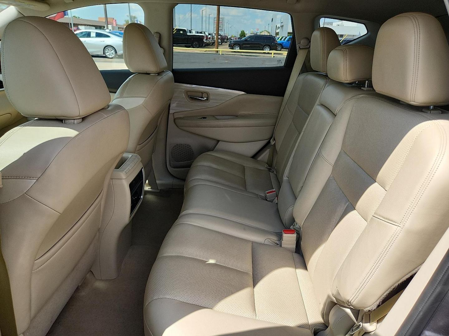 2015 GRAY Nissan Murano SL (5N1AZ2MG8FN) with an 3.5L V-6 DOHC, variable valve control, regular unleaded, engine with 260HP engine, located at 4711 Ave Q, Lubbock, TX, 79412, (806) 687-2362, 33.551304, -101.855293 - Photo#8