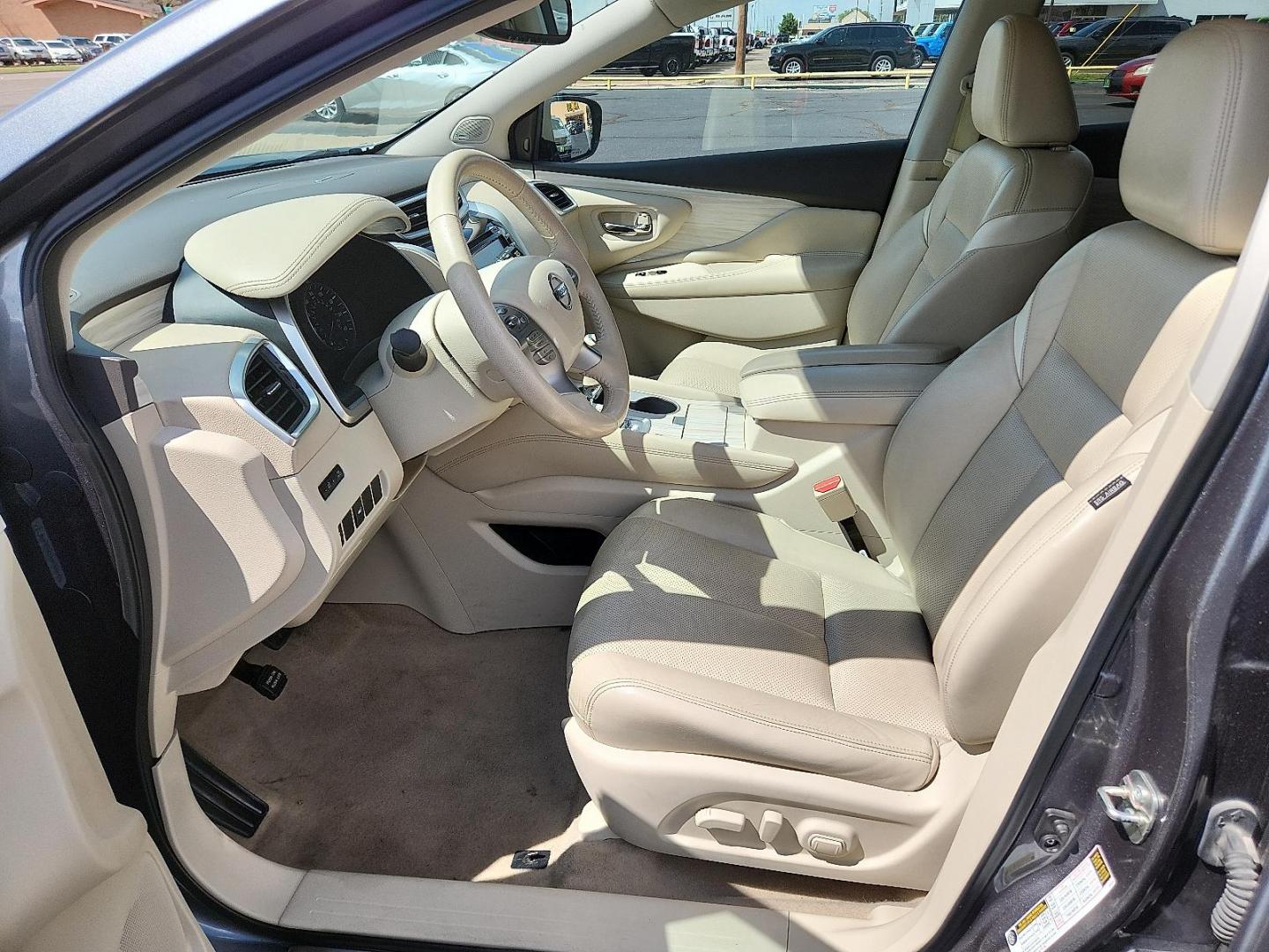 2015 GRAY Nissan Murano SL (5N1AZ2MG8FN) with an 3.5L V-6 DOHC, variable valve control, regular unleaded, engine with 260HP engine, located at 4711 Ave Q, Lubbock, TX, 79412, (806) 687-2362, 33.551304, -101.855293 - Photo#10