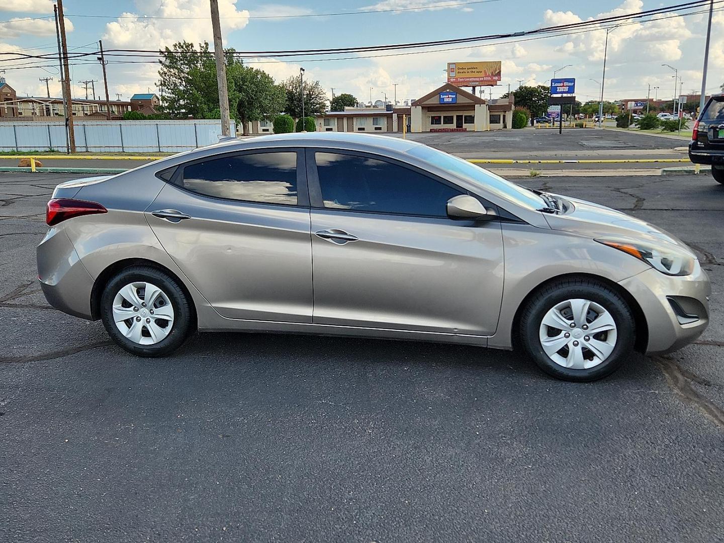 2016 BROWN Hyundai Elantra SE (5NPDH4AE1GH) with an Nu 1.8L I-4 DOHC, D-CVVT variable valve control, regular unleaded, engine with 145HP engine, located at 4711 Ave Q, Lubbock, TX, 79412, (806) 687-2362, 33.551304, -101.855293 - Photo#4