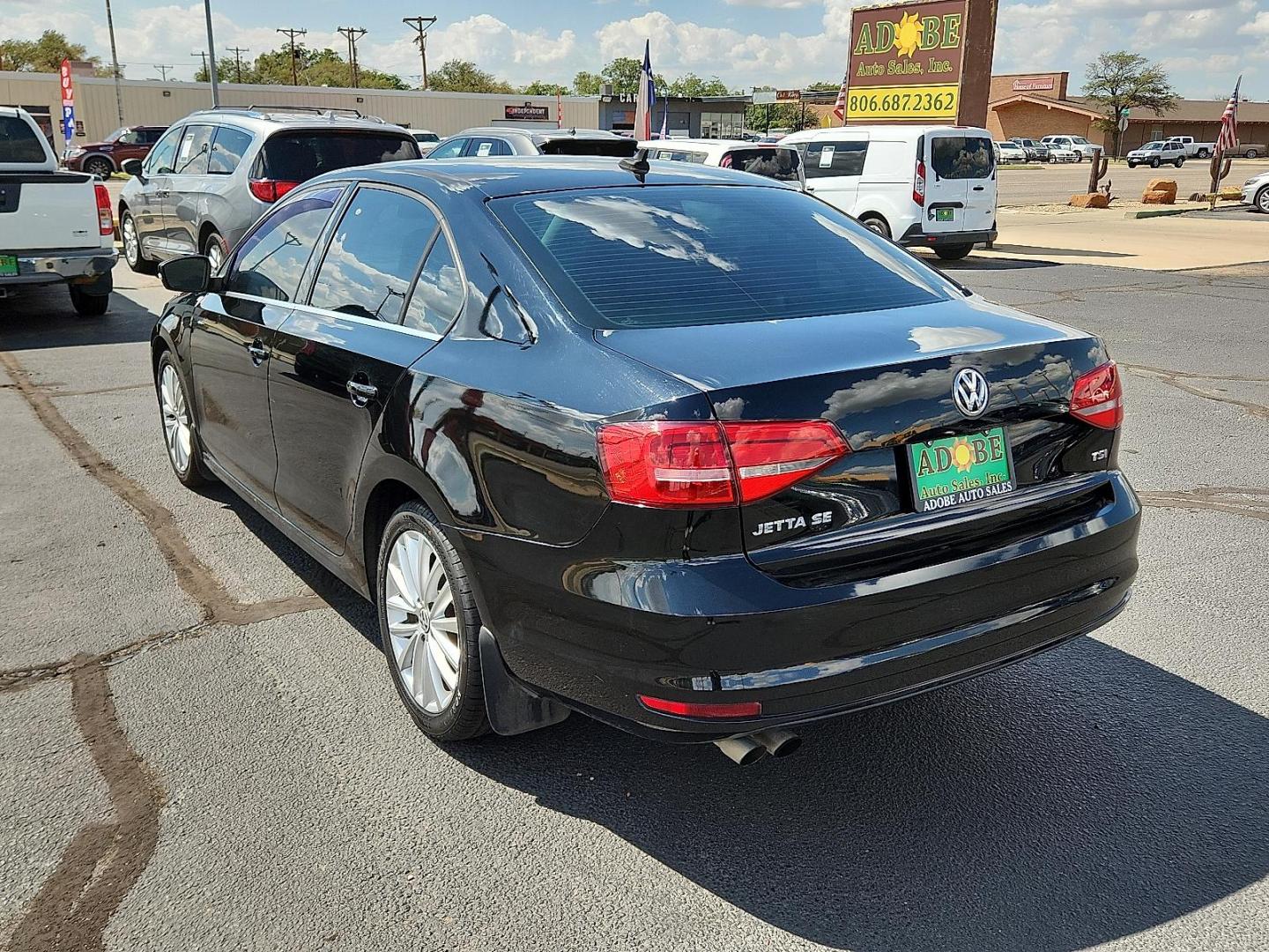2015 BLACK Volkswagen Jetta 1.8T SE (3VWD17AJ1FM) with an 1.8L I-4 gasoline direct injection, DOHC, variable valve control, intercooled turbo, regular unleaded, engine with 170HP engine, located at 4711 Ave Q, Lubbock, TX, 79412, (806) 687-2362, 33.551304, -101.855293 - Photo#2