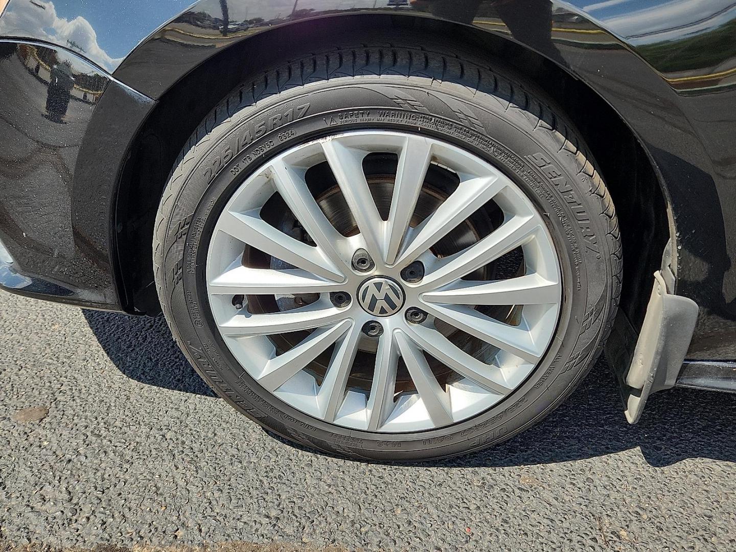 2015 BLACK Volkswagen Jetta 1.8T SE (3VWD17AJ1FM) with an 1.8L I-4 gasoline direct injection, DOHC, variable valve control, intercooled turbo, regular unleaded, engine with 170HP engine, located at 4711 Ave Q, Lubbock, TX, 79412, (806) 687-2362, 33.551304, -101.855293 - Photo#6