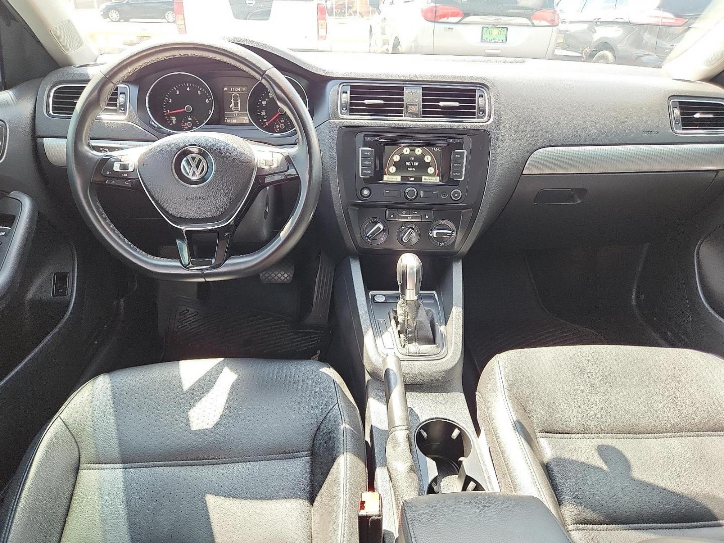 2015 BLACK Volkswagen Jetta 1.8T SE (3VWD17AJ1FM) with an 1.8L I-4 gasoline direct injection, DOHC, variable valve control, intercooled turbo, regular unleaded, engine with 170HP engine, located at 4711 Ave Q, Lubbock, TX, 79412, (806) 687-2362, 33.551304, -101.855293 - Photo#8