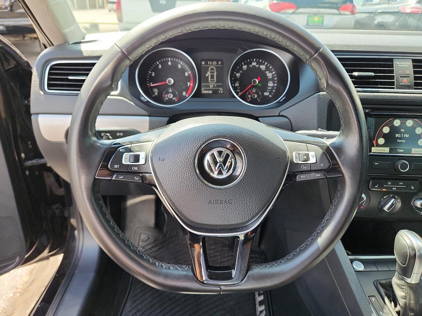 2015 BLACK Volkswagen Jetta 1.8T SE (3VWD17AJ1FM) with an 1.8L I-4 gasoline direct injection, DOHC, variable valve control, intercooled turbo, regular unleaded, engine with 170HP engine, located at 4711 Ave Q, Lubbock, TX, 79412, (806) 687-2362, 33.551304, -101.855293 - Photo#14
