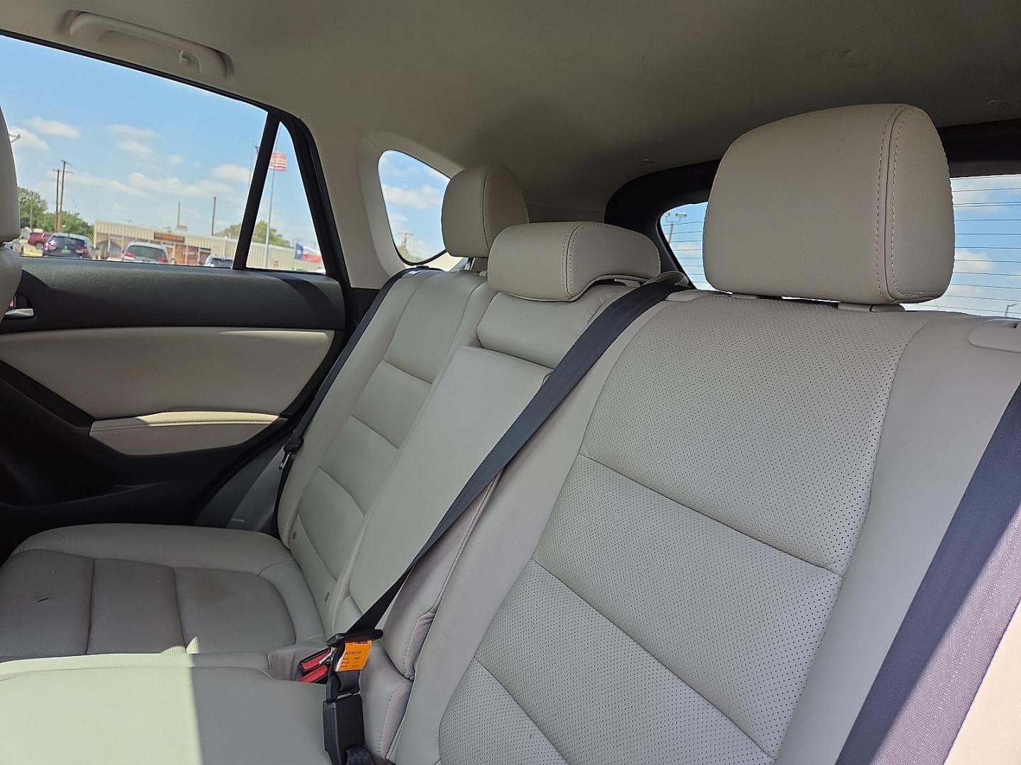 2015 Deep Crystal Blue Mica - 42M /Sand - KC4 Mazda CX-5 Grand Touring (JM3KE2DY2F0) with an SKYACTIV-G 2.5L I-4 gasoline direct injection, DOHC, variable valve control, regular unleaded, engine with 184HP engine, located at 4711 Ave Q, Lubbock, TX, 79412, (806) 687-2362, 33.551304, -101.855293 - Photo#18